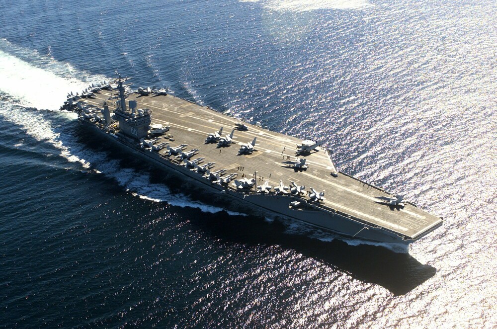 USS_Nimitz_in_Victoria_Canada_036.jpg