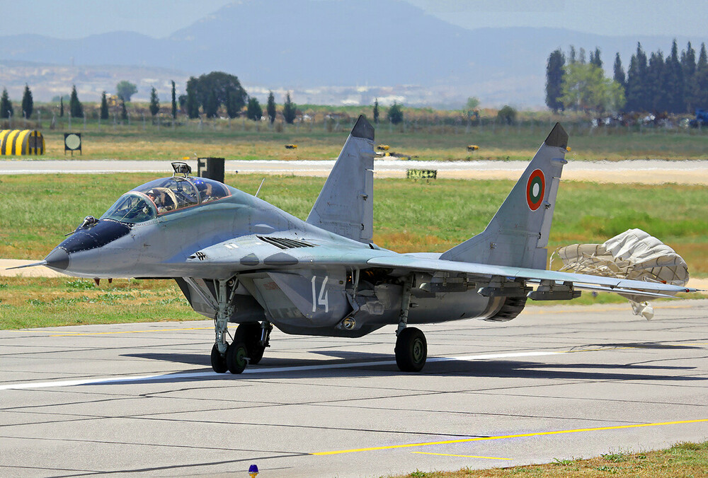 Mikoyan-Gurevich MiG-29_vol.5 (29).jpg