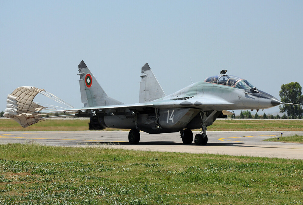 Mikoyan-Gurevich MiG-29_vol.5 (32).jpg