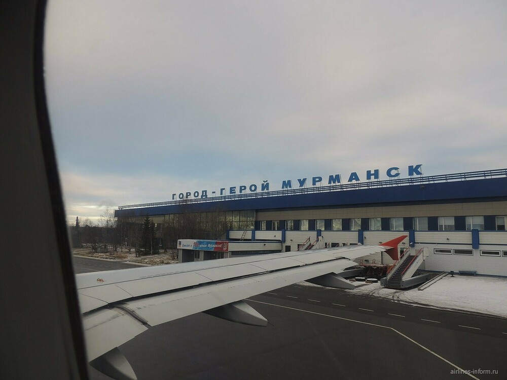 1641698278_16-hdpic-club-p-aeroport-murmansk-prilet-samoletov-foto-27.jpg
