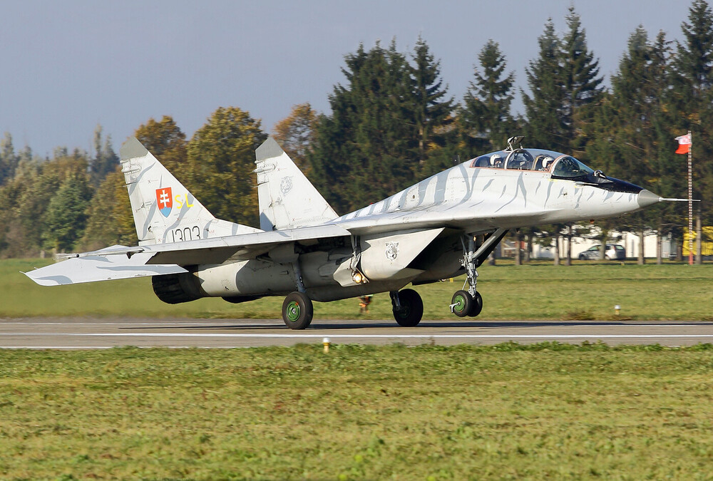 Mikoyan-Gurevich MiG-29_vol.5 (70).jpg