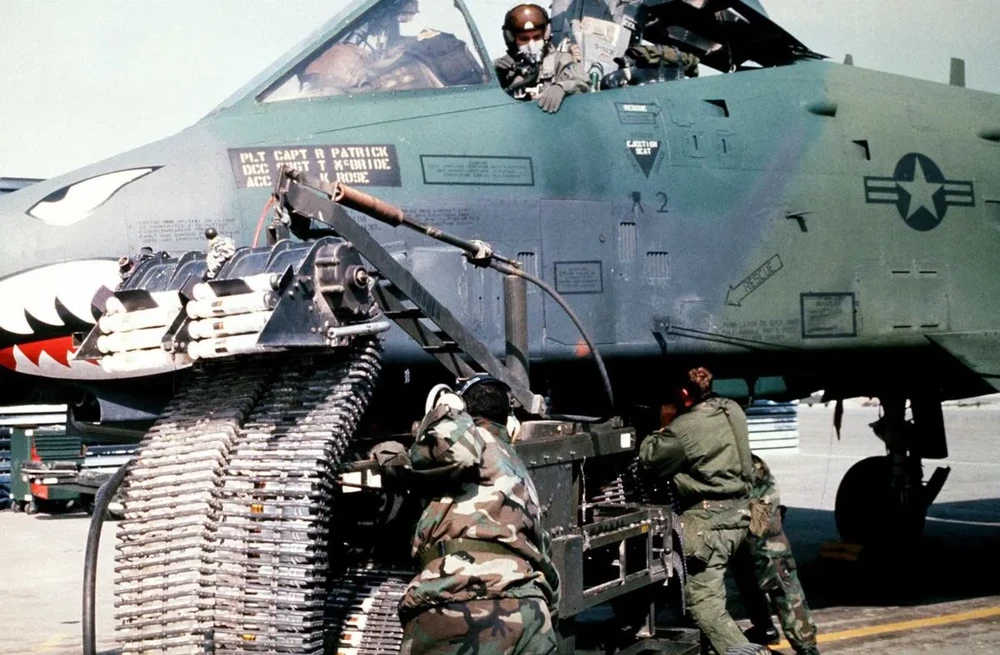 A10-ThunderboltII-Reloading.webp