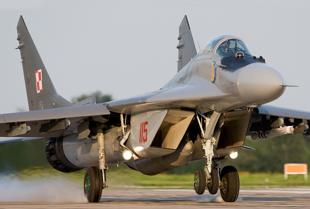 Mikoyan-Gurevich MiG-29_vol-4 (05).jpg