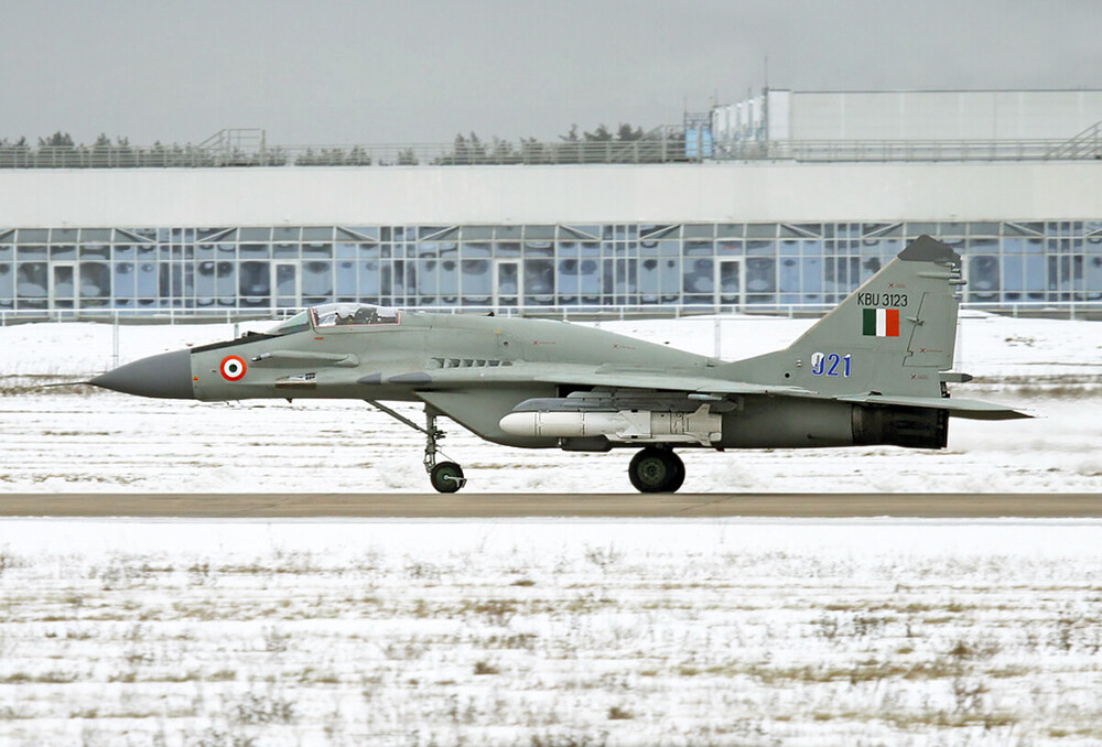 Mikoyan-Gurevich MiG-29_vol.5 (88).jpg