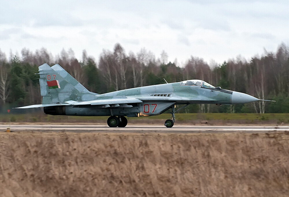 Mikoyan-Gurevich MiG-29_vol.5 (92).jpg