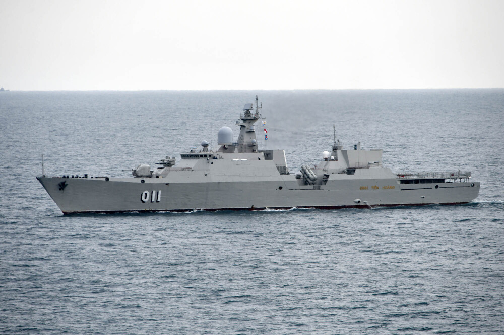 Vietnam_People's_Navy_Ship_011_'Đinh_Tiên_Hoàng'_(Project_11661E_Gepard_3.9).jpg