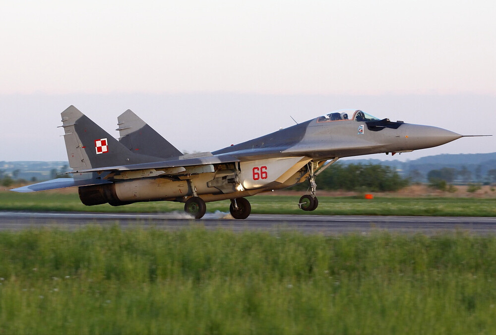 Mikoyan-Gurevich MiG-29_vol-4 (08).jpg