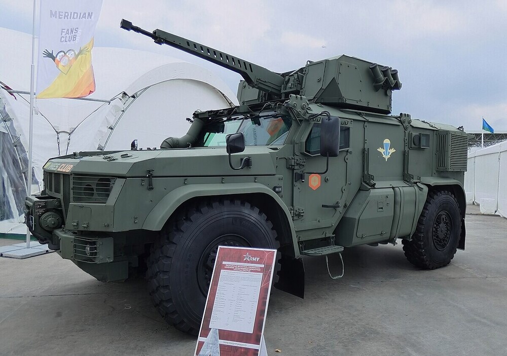 Air-droppably_special-purpose_protected_vehicle_(ZASN-D)_during_the__Armiya_2021__exhibition.jpg