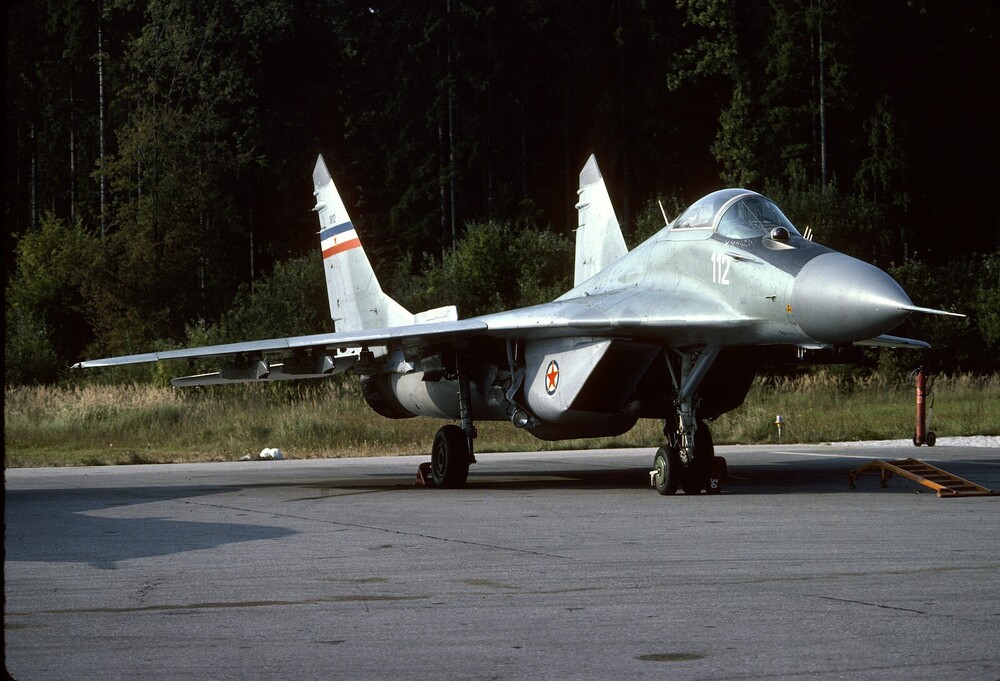 Mig-29_18112_at_Ljubljana_in_SFRJ_livery.jpg