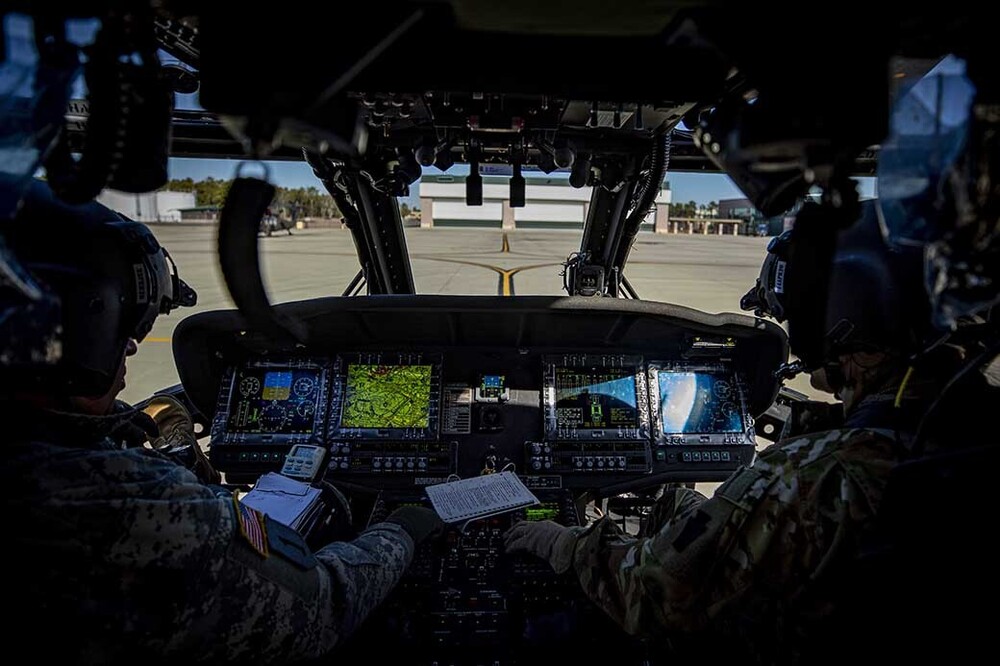 5.-UH-60M-cockpit-NJNG-2020-6131254-1.jpg