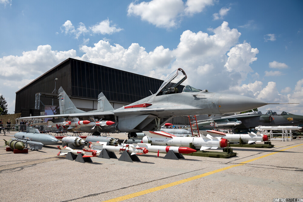 MIG-29_YUSER_air_force_421.jpg