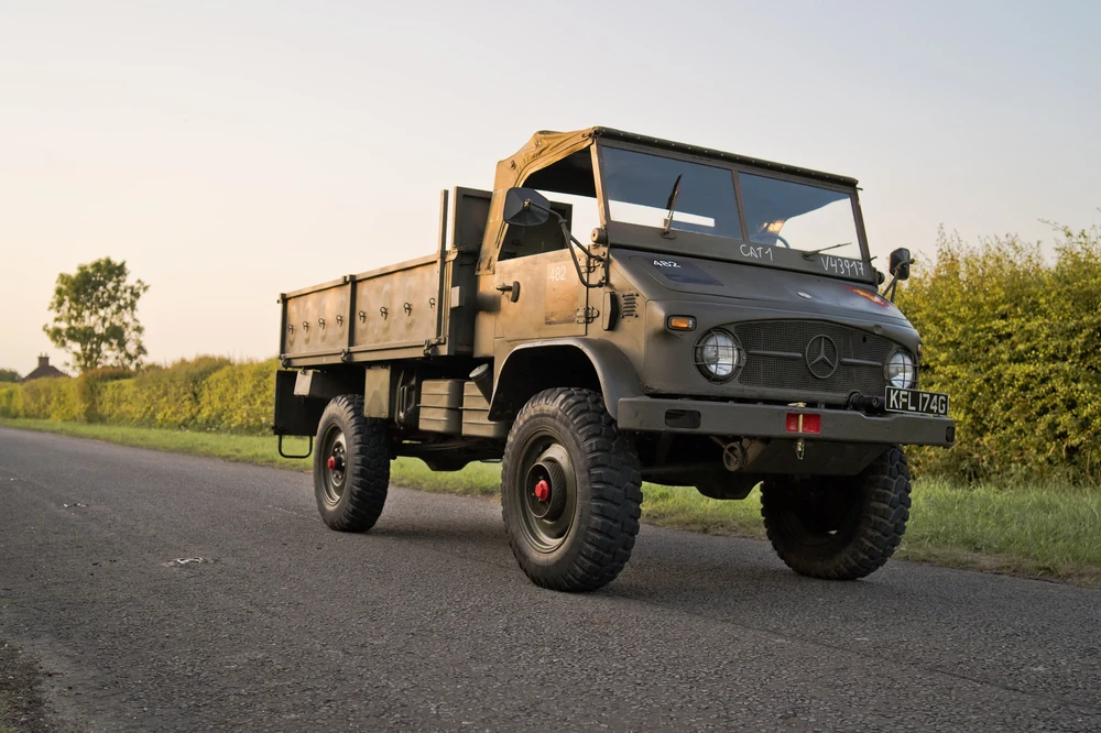 Mercedes-Benz-Unimog-404-1.webp