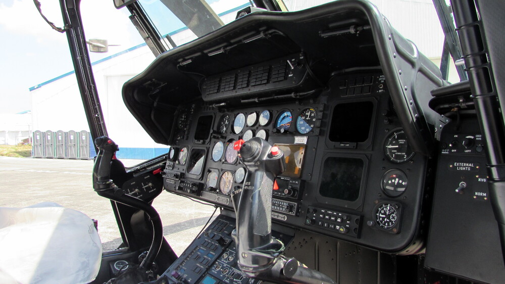 Phl_Air_Force_W3_Sokol_Cockpit.JPG